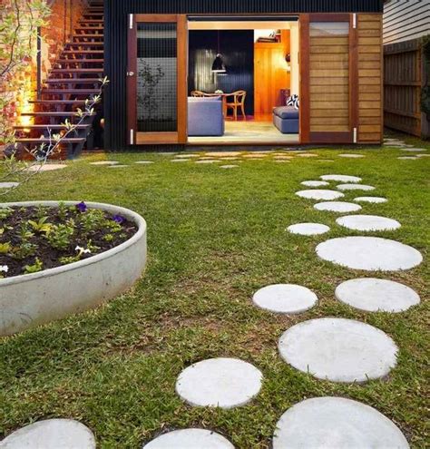 Im garten meiner lieben eltern legten wir einen neuen weg mit steinplatten an. 25 Gartenweg Design Ideen, die den Garten einzigartig ...