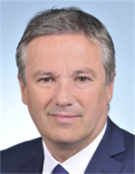Il est le père de deux filles, victoire, née en 1991, et sixtine, née en 1993.même si ses filles sont grandes, le. M. Nicolas Dupont-Aignan - Essonne (8e circonscription) - Assemblée nationale