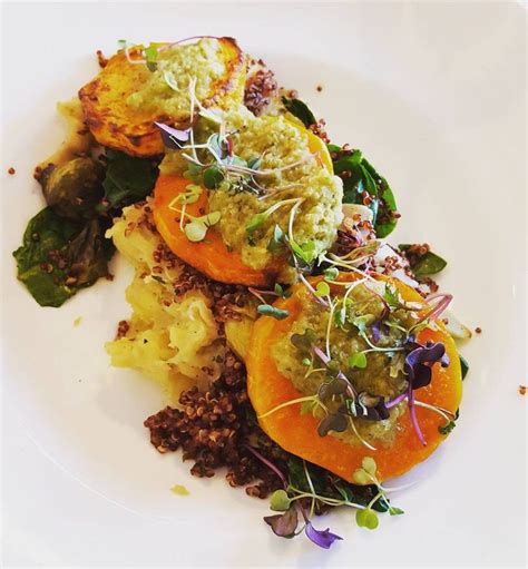 Original gourmet recipes with food pictures and inspirational cooking ideas for elegant fine dining by a professional chef. Vegan butternut squash, mashed potato, quinoa, spinach and ...