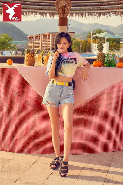 Pin By Ameenmin On Soyeon In 2020 Summer Lookbook Kpop Fashion Kpop Girls