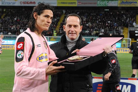 Edinson cavani palermo palermo sports running. Edinson Cavani Photos - US Citta di Palermo v Parma FC ...