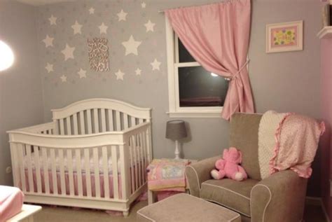 Des solutions déco pour une belle chambre pour fille ou garçon c'est décidé : idee deco chambre bebe fille rose et gris - Idée de déco