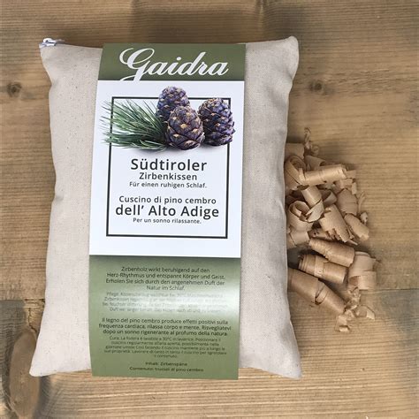 Cuscino con fiocchi di CIRMOLO, profumato naturale al pino cembro, con proprietà benefiche • Gaidra