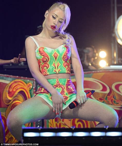 Iggy Azalea Commands Attention As She Shows Off Derriere In Tight