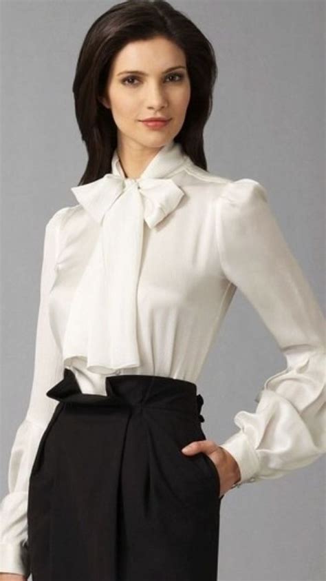 Pin By Greymoon00 On Mode In 2020 Beautiful Blouses Pleated Skirt