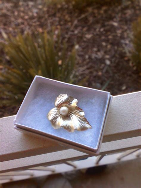 Sarah Coventry Fall Gold Tone Leaf With Pearl Brooch Etsy Pearl