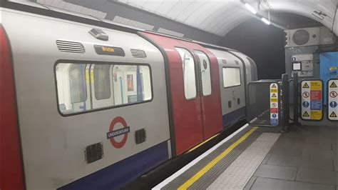 Victoria Line 2009 Stock Departing Stockwell Youtube