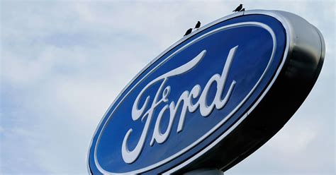 Ford Recalls 485000 Suvs Over Sticky Gas Pedals Cbs News