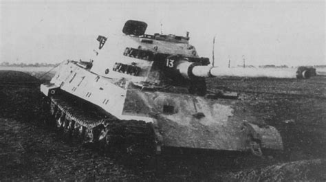 Тяжелый танк Королевский тигр из тяжелого танкового батальона