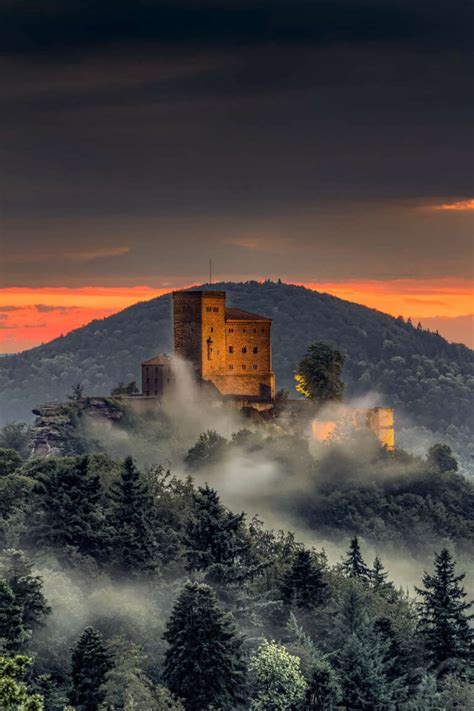 Burg Trifels Nach Dem Sonnenuntergang Heimatfotos