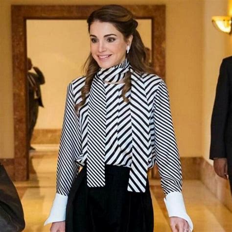 Pin By Syed سید Kashif کاشف On Queen Rania مالیکا رانیا Fashion Long Sleeve Blouse Striped Top