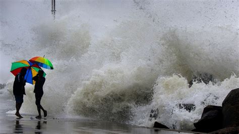 Cyclone Mandous Brings Heavy Rainfall Before Hitting Tamil Nadu Coast