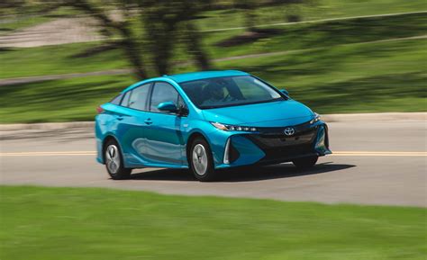 2018 Toyota Prius Prime In Depth Model Review Car And Driver