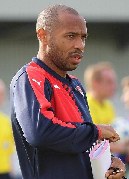 Thierry Henry Sa Taille Son Poids Combien Mesure Cette Star