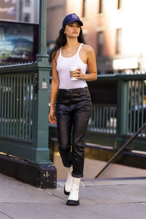 Shanina Shaik Showed Her Tits Braless 21 Photos The Fappening
