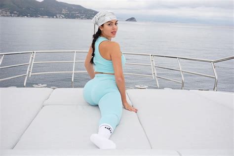 cristiano ronaldo s model girlfriend georgina rodriguez leaves fans gushing with her latest post