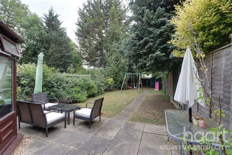 Welwyn garden city is a town (not as the name implies, a city) in hertfordshire , england. 3 bedroom Mid-Terrace House | Thistle Grove, Welwyn Garden ...