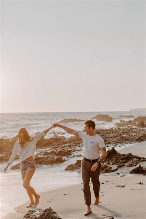 25 Cute Beach Couple Photos To Get More Ideas