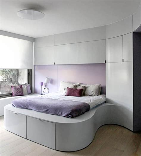 Most bedroom decorating ideas feature the bed by centering it on the wall. tiny master bedroom decorating ideas pic 012