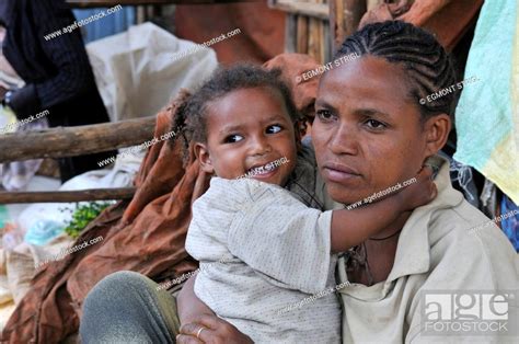 Ethiopian Mother With Baby Small Girl Market Of Arsi Negelle Oromia
