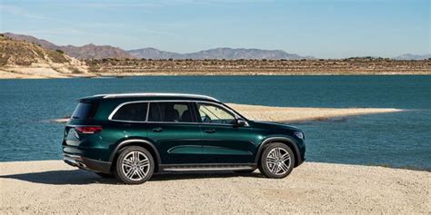 The vehicle bows to welcome you in, lowering its suspension for entry and exit. 2021 Mercedes-Benz GLS Unveils Significant Changes - 2021 / 2022 New SUV