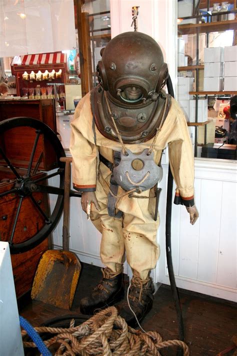 Pin By Sheila Cole On 服 Old Diving Suit Diving Suit Deep Sea Diving