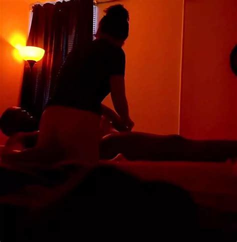 Sexy Asiatin Macht 69 Im Asiatischen Massagesalon XHamster