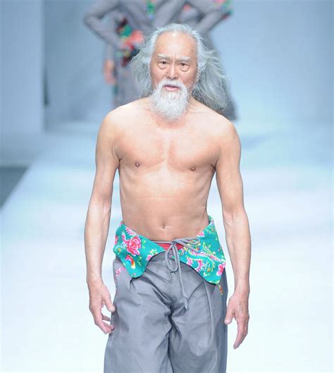 Grand Père Et Mannequin à La Fashion Week À 80 Ans Ce Chinois A