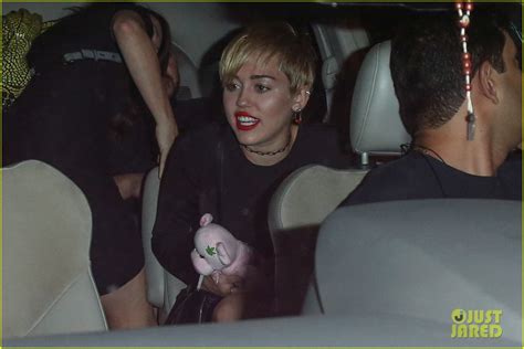 Miley Cyrus Bares Her Incredible Abs For Dinner In Rio De Janeiro