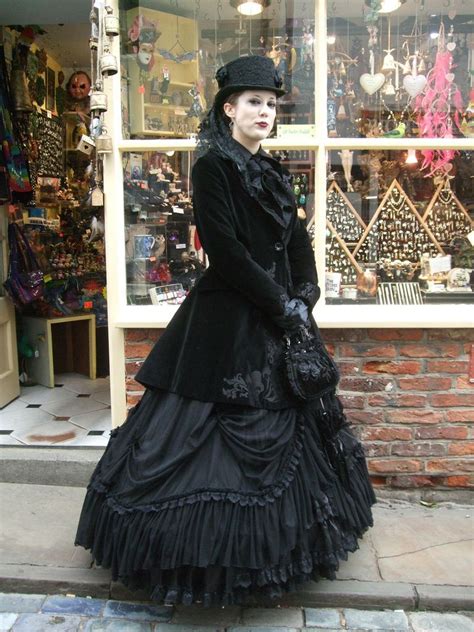 Elegant Goth Lady Elegant Goth Gothic Gowns Gothic Fashion