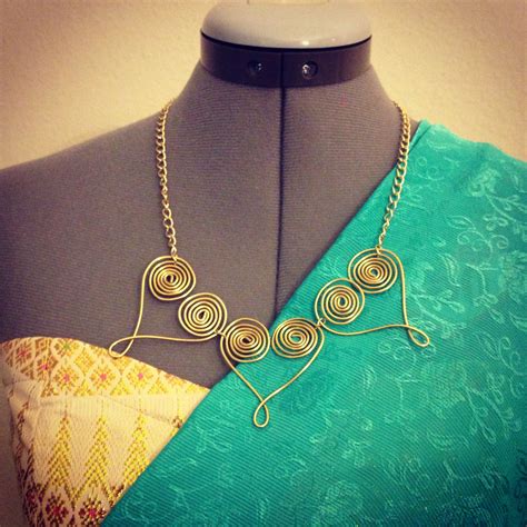 hmong-gold-3-heart-swirl-necklace-xweets-hmong-clothes,-hmong,-jewelry