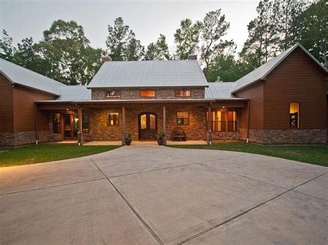 In addition, they boast of spacious patios, expansive porches, cathedral ceilings and large windows. Modern Ranch Style House Plans V-shaped Ranch House ...