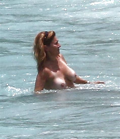 People S Court Judge Marilyn Milian Topless On A Beach Immagini XHamster