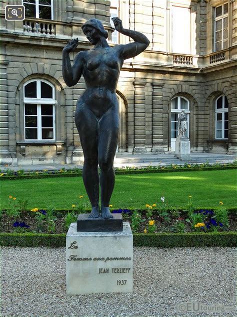 Hd Photos Of La Femme Aux Pommes Statue By J Terzieff