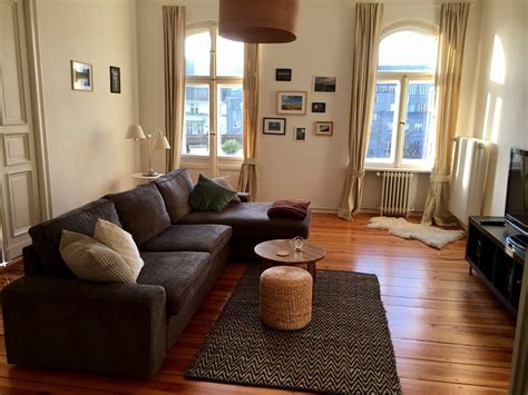 Boden und decke denkt man sich dann dazu. Ein schickes Wohnzimmer! Der große Raum mit den hohen ...