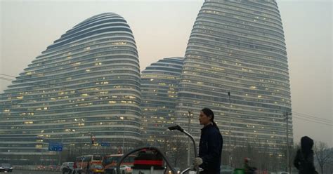 Chinese Artist Nut Brother Vacuumed Up Beijing S Smog For Days And Made A Brick From What He