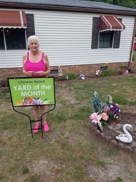 Chowan Beach Yard Of The Month Page