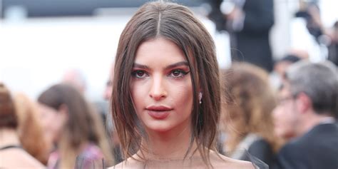 Emily Ratajkowski Defends Her Friend From Crazy Haters