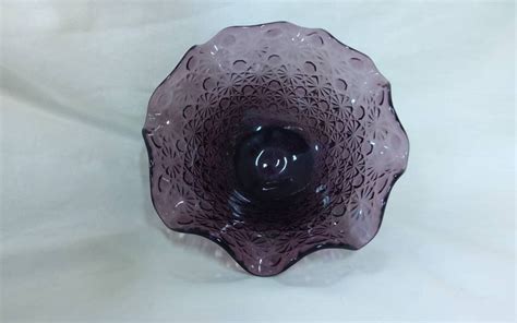 Vintage Purple Glass Ruffled Edge Bowl With Daisy And Button Etsy De