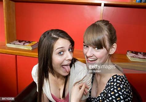 Girls Making Out With Tongue Fotografias E Filmes Do Acervo Getty Images