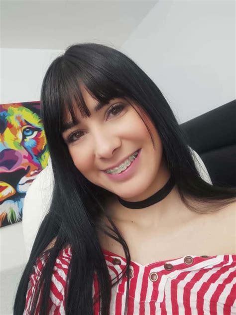 historia de una venezolana que trabaja como modelo webcam
