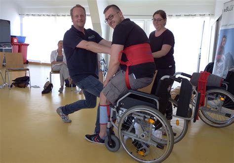 Leben Mit Behinderung Infos über Rollstuhl Und Hilfsmittel