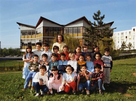 Photo De Classe CE1 De 1985 Ecole Pierre Vienot Charleville Mezieres