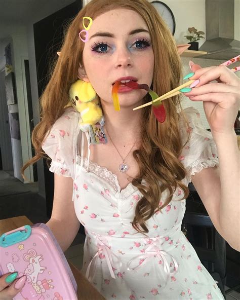 enjoy munching your fave food in kawaii style we spotted elefire my xxx hot girl