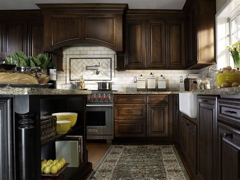 Traditional Cherry Wood Kitchen Cabinets Dewils In 2020 Kitchen