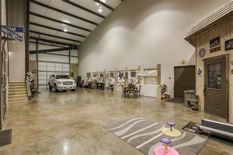 Following are options for barndominium floor plans that can give you an overview of options you can choose from. Escape Ebola With This: A Dang 4200 Square Foot ...