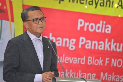 Nurdin abdullah, gubernur sulsel.jpg260 × 363; Nurdin Abdullah Kembali Tegaskan Stadion Mattoanging Aset ...
