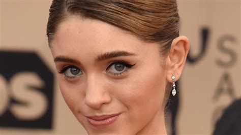 Natalia Dyer Of Stranger Things Wore A Zodiac Dress To The 2018 Sag