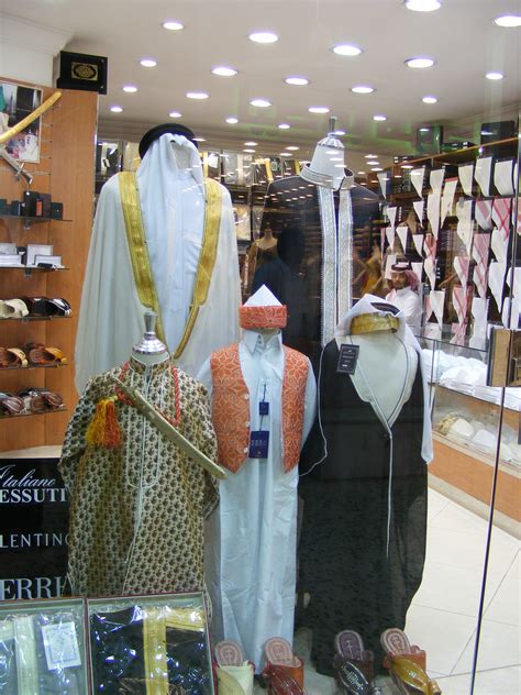 Yes, free parking is available to guests. Traditional Saudi Men's Wear | JEDDAH DAILY PHOTO