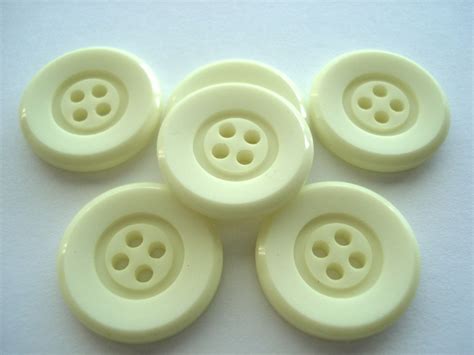 Pack Of 6 Pastel Yellow Resin Buttons 20mm